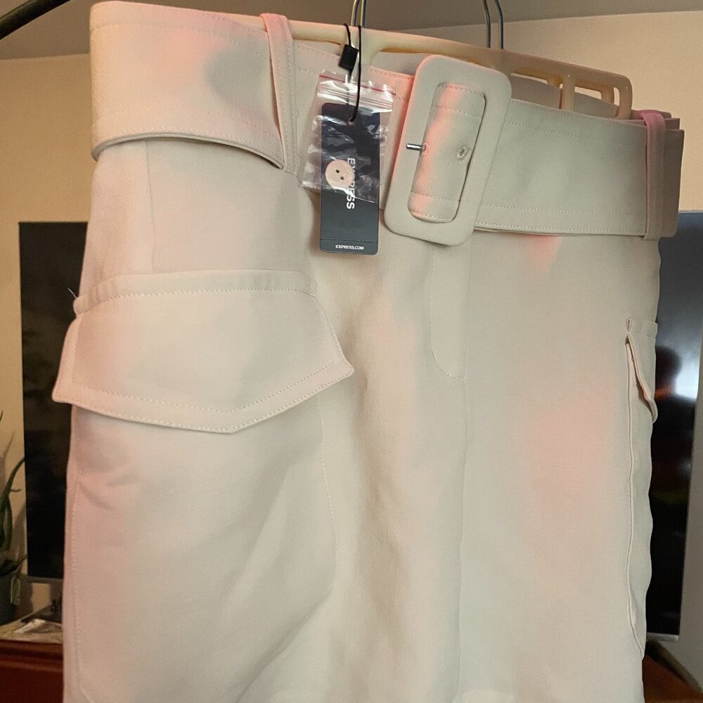 New! Express cream cargo short skirt